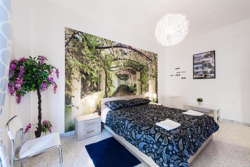 Apartment Red - Youtown image 1