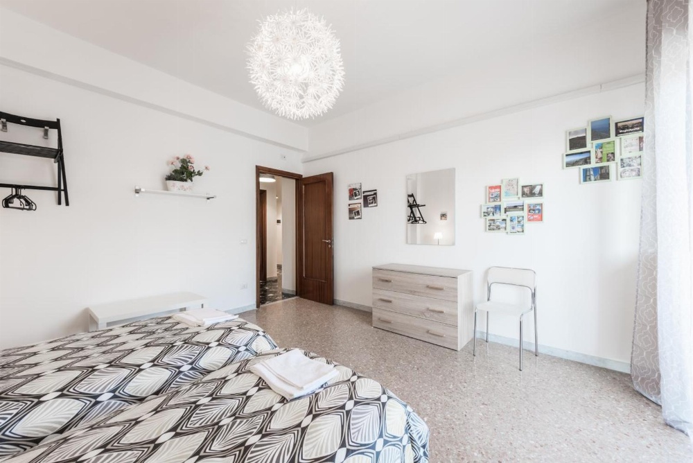 Apartment Red - Youtown Main image